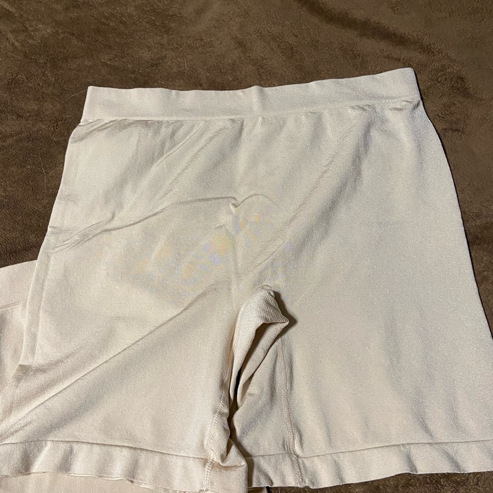 Women's Cream Shorts shape wear Breezies size large - Picture 2 of 6